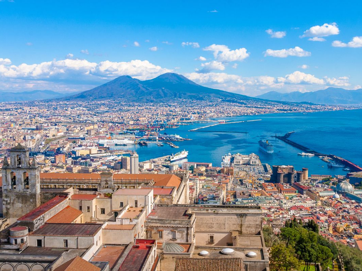 UsefulNotes / Naples