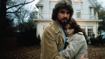 https://mediaproxy.tvtropes.org/width/350/https://static.tvtropes.org/pmwiki/pub/images/amityville_horror_the_1979_di.jpg