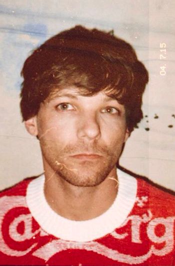 Louis Tomlinson 'Walls' Album Review: Solo Debut Is Britpop-Heavy