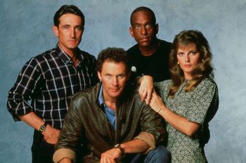 https://mediaproxy.tvtropes.org/width/350/https://static.tvtropes.org/pmwiki/pub/images/war_of_the_worlds_tv_series.jpg