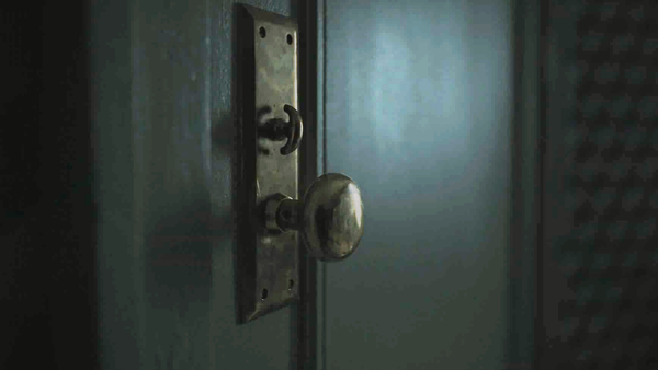 Door Handle Scare - Tv Tropes